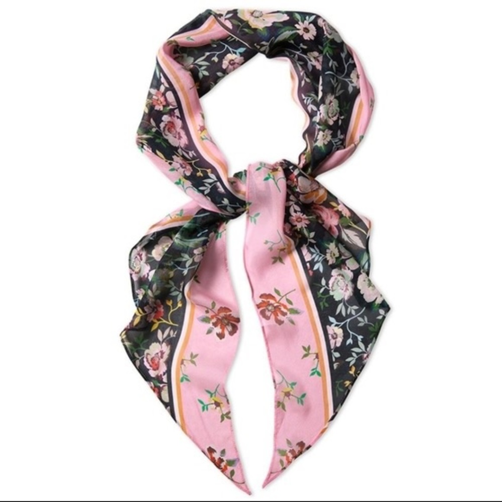CAbi 5581 Flaunt Scarf Pink Floral